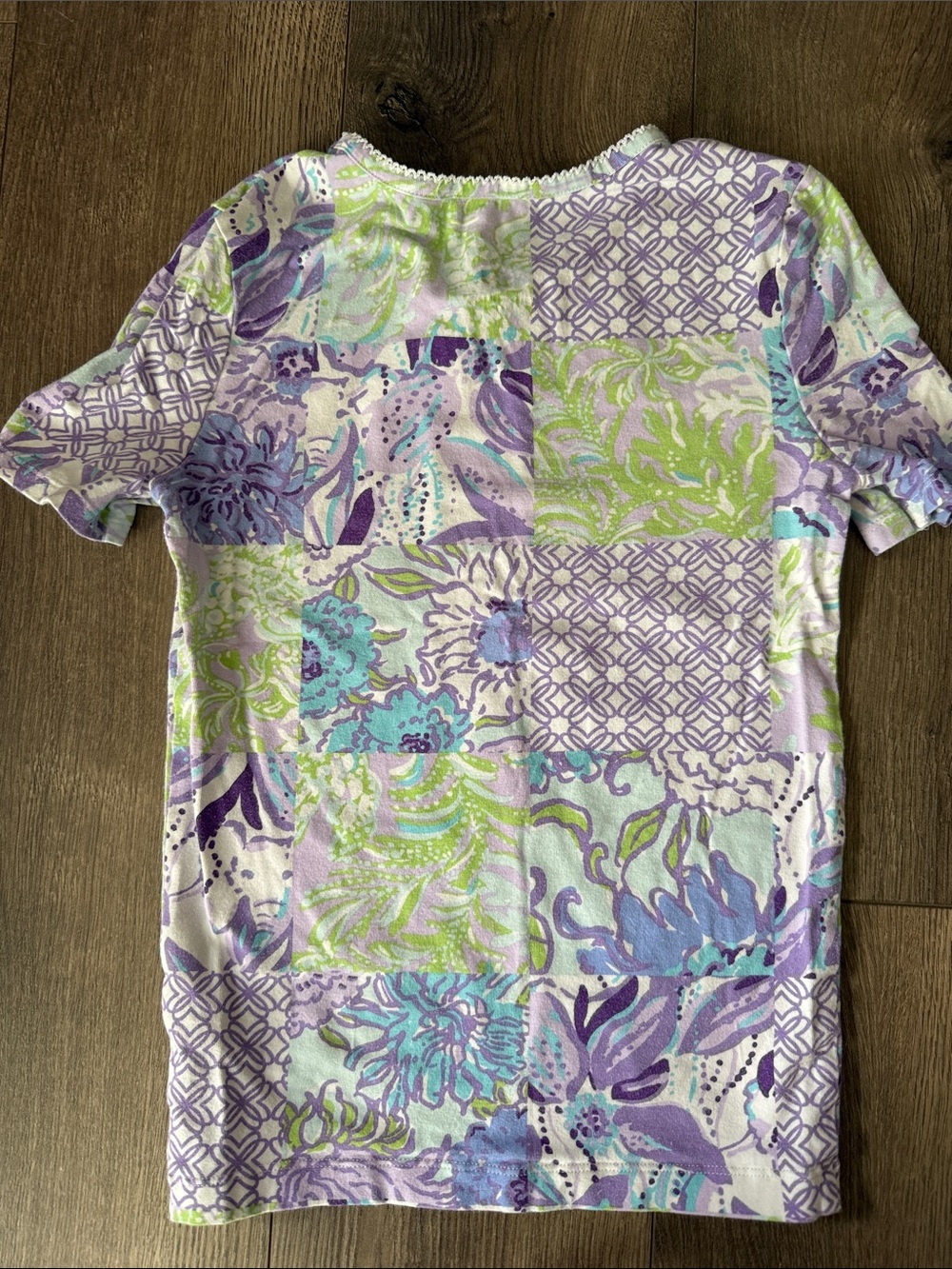 Lilly Pulitzer Lavender, Mint, and Gold Trim Sleep Top - Picture 3 of 4